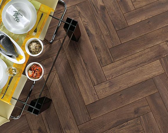 Кварцевый ламинат Fargo Herringbone. Фото в интерьере